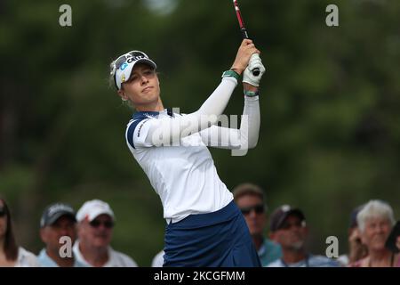 Nelly Korda aus Bradenton, Florida, trifft am Sonntag, den 20. Juni 2021, beim Finalspiel des Meijer LPGA Classic Golfturniers im Blythefield Country Club in Belmont, MI, USA, vom 2.-Abschlag. (Foto von Amy Lemus/NurPhoto) Stockfoto