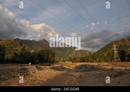 Szenen während des Sonnenuntergangs in Srinagar, dem indischen Kaschmir am 24. Juni 2021. (Foto von Muzamil Mattoo/NurPhoto) Stockfoto