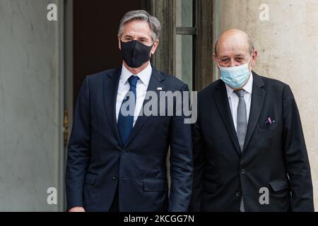 Der französische Minister für Europa und auswärtige Angelegenheiten, Jean-Yves Le Drian (R), begrüßt am 26. Juni 2021 US-Außenminister Antony BLINKEN (L) im Elysées Palace in Paris (Foto: Daniel Pier/NurPhoto) Stockfoto