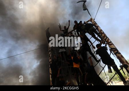 Junge Palästinenser nehmen an einem von der Islamischen Jihad-Bewegung organisierten Sommerlager in Gaza-Stadt Teil, 26. Juni 2021. (Foto von Majdi Fathi/NurPhoto) Stockfoto