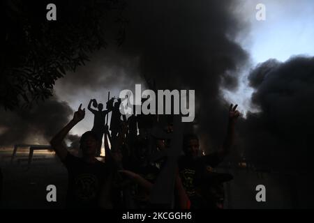 Junge Palästinenser nehmen an einem von der Islamischen Jihad-Bewegung organisierten Sommerlager in Gaza-Stadt Teil, 26. Juni 2021. (Foto von Majdi Fathi/NurPhoto) Stockfoto