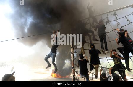 Junge Palästinenser nehmen an einem von der Islamischen Jihad-Bewegung organisierten Sommerlager in Gaza-Stadt Teil, 26. Juni 2021. (Foto von Majdi Fathi/NurPhoto) Stockfoto