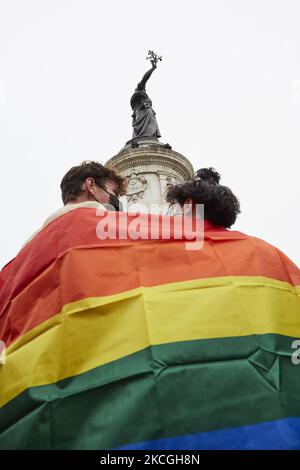 Die Teilnehmer nehmen am 26. Juni 2021 an der jährlichen Parade des Pride March in Paris Teil. (Foto von Adnan Farzat/NurPhoto) Stockfoto
