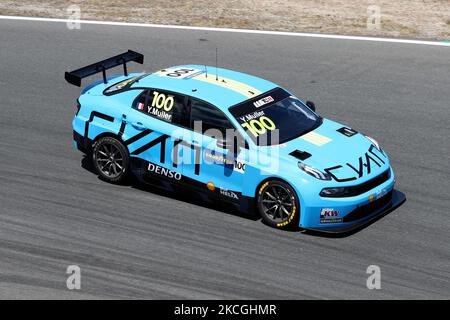 Yvan Muller aus Frankreich und das Cyan Racing Lynk & Co Team nehmen am 27. Juni 2021 beim Rennen 1 des FIA 2021 World Touring Car Cup Race in Portugal am Circuito Estoril in Cascais, Portugal, Teil. (Foto von Pedro FiÃºza/NurPhoto) Stockfoto