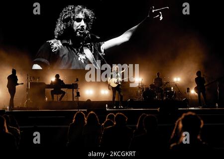Die Musikband Izal tritt am 28. Juni 2021 im Estadio El Plantio in Burgos, Spanien, auf.(Foto: Miriam Vera/COOLMedia/NurPhoto) Stockfoto