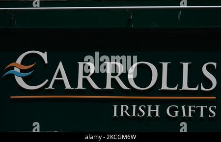 Logo des Carrolls-Geschäfts im Stadtzentrum von Dublin. Am Dienstag, den 29. Juni 2021, in Dublin, Irland. (Foto von Artur Widak/NurPhoto) Stockfoto