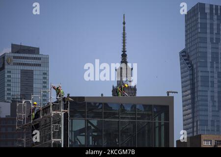 Arbeiter gesehen in Warschau am 29. Juni 2021. (Foto von Maciej Luczniewski/NurPhoto) Stockfoto