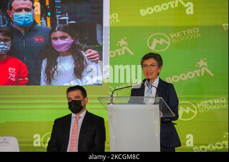 Die Bürgermeisterin von Bogota, Claudia Lopez, spricht während einer Pressekonferenz über die erste Linie des U-Bahnsystems von Bogota, die bis 2028 eröffnet wird, und wird live im Fernsehen übertragen, zusammen mit der Verkehrsministerin Angela Maria Orozco, der Managerin der U-Bahn von Bogota, Mauricio Ramirez, der Bürgermeisterin von Bogota, Claudia Lopez, Nicolas Garcia, Gouverneur von Cundinamarca und Präsident von Kolumbien, Ivan Duque. Am 29. Juni 2021 in Bogota, Kolumbien. (Foto von Sebastian Barros/NurPhoto) Stockfoto