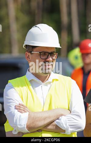 Marcin Horala besucht die Baustelle eines Wasserweges, der die Weichsellagune mit dem Golf von Danzig verbindet, und ist in Nowy Swiat, Weichselspinne, Polen am 1. Juli 2021 kontrovers der Weichselspiesskanal befindet sich derzeit im Bau, der über den polnischen Abschnitt der Weichselspiessstelle verläuft und eine zweite Verbindung zwischen der Weichsellagune und der Danziger Bucht (Ostsee) schaffen wird (Foto: Michal Fludra/NurPhoto) Stockfoto