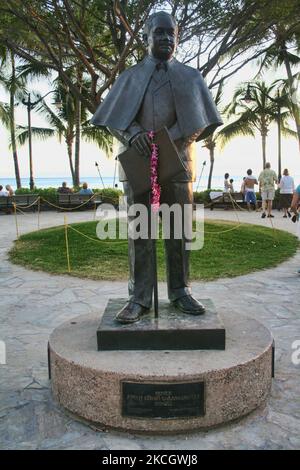 Statue des hawaiianischen Prinzen Jonah Kuhio Kalaiana'ole (1871-1922) am Kuhio Beach in Waikiki, Hawaii, USA. (Foto von Creative Touch Imaging Ltd./NurPhoto) Stockfoto