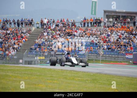 George Russel fährt den Williams Mercedes während des sundarennen auf der Red Bull Ring Rennstrecke in Spielberg, Österreich, am 04. Juli 2021, vor dem Formel-1-Grand-Prix von Österreich (Foto: Marco Serena/NurPhoto) Stockfoto