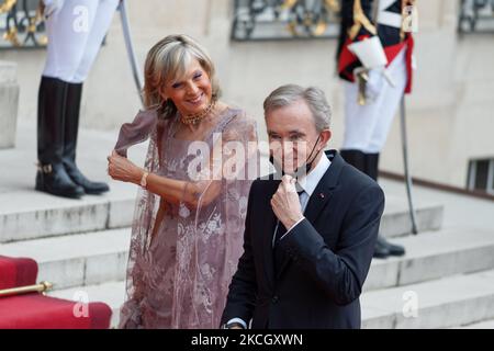Chairman und Chief Executive von LVMH Bernard Arnault (R) und seine Frau Hélène Mercier-Arnault (Foto: Daniel Pier/NurPhoto) Stockfoto