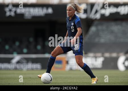 Emma Koivisto aus Finnland kontrolliert den Ball beim Freundschaftsspiel der Women's International zwischen Finnland und Russland im Estadio Cartagonova am 14. Juni 2021 in Cartagena, Spanien. (Foto von Jose Breton/Pics Action/NurPhoto) Stockfoto