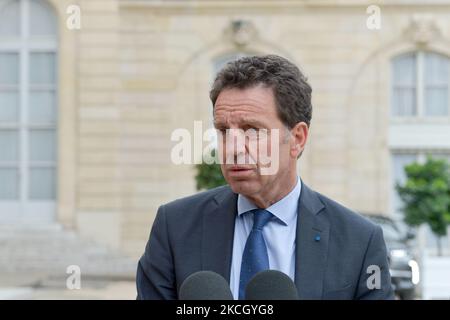 Der Präsident des französischen Arbeitgeberverbandes (Medef), Geoffroy Roux, sprach nach einem Treffen mit den Gewerkschaften und dem französischen Präsidenten Macron am 6. Juli 2021 im Pariser Elysee-Palast (Foto: Daniel Pier/NurPhoto) Stockfoto