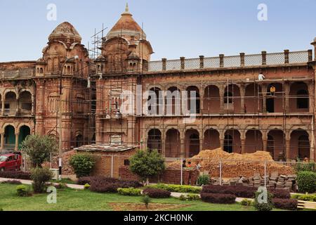 Restaurierung des historischen Mubarak Mandi-Gebäudes in Jammu, Indien, am 30. Juni 2010. Das Mubarak Mandi-Gebäude ist ein ehemaliger Maharaja-Palast namens Hari Palace und wird jetzt für den Einsatz als Regierungsgebäude restauriert. (Foto von Creative Touch Imaging Ltd./NurPhoto) Stockfoto