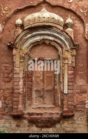 Detail der Arbeiten am Mubarak Mandi-Gebäude in Jammu, Indien, am 30. Juni 2010. Das Mubarak Mandi-Gebäude ist ein ehemaliger Maharaja-Palast namens Hari Palace und wird jetzt für den Einsatz als Regierungsgebäude restauriert. (Foto von Creative Touch Imaging Ltd./NurPhoto) Stockfoto