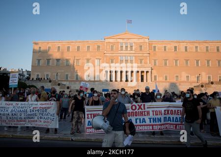 Demonstration von Lehrern in Athen, Griechenland am 7. Juli 2021. (Foto von Nikolas Kokovlis/NurPhoto) Stockfoto