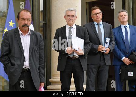 Philippe Martinez (G), Generalsekretär der französischen CGT-Gewerkschaft, Yves Veyrier, Generalsekretär der Gewerkschaft Ouvriere (FO) der französischen Streitkräfte, Vorsitzender der Gewerkschaft der christlichen Arbeitnehmer (CFTC), Cyril Chabanier, Präsident der Gewerkschaft der lokalen Unternehmen, U2P, Dominique Metayer (D) verlässt das Land nach einem Treffen mit Gewerkschaften und dem französischen Präsidenten Macron am 6. Juli 2021 im Elysée-Palast in Paris (Foto: Daniel Pier/NurPhoto) Stockfoto