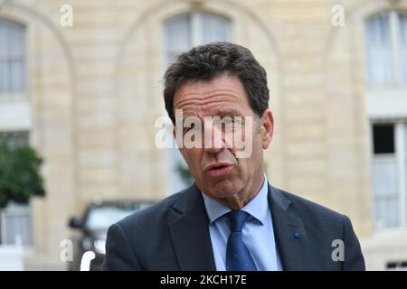 Der Präsident des französischen Arbeitgeberverbandes (Medef), Geoffroy Roux, sprach nach einem Treffen mit den Gewerkschaften und dem französischen Präsidenten Macron am 6. Juli 2021 im Pariser Elysee-Palast (Foto: Daniel Pier/NurPhoto) Stockfoto