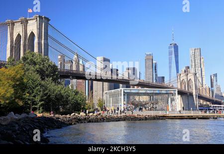 Brooklyn Bridge und Skyline von Lower Manhattan in New York City, USA Stockfoto