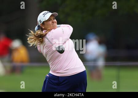 Liz Nagel aus DeWitt, Michigan trifft vom Fairway 7. während der dritten Runde des Marathon LPGA Classic Golfturniers im Highland Meadows Golf Club in Sylvania, Ohio, USA Samstag, 10. Juli 2021. (Foto von Amy Lemus/NurPhoto) Stockfoto