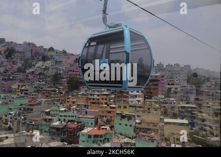 Einweihung der Linie 1 des Cablebus Transport Systems, die von Indios Verdes in das Gebiet von Cuautepec, der städtischen Grenze von Mexiko-Stadt, in der Gemeinde Gustavo A. Madero, führt. Es wird 377 Kabinen betreiben, um 10 Personen in einer durchschnittlichen Zeit von 33 Minuten zu transportieren. (Foto von Gerardo Vieyra/NurPhoto) Stockfoto