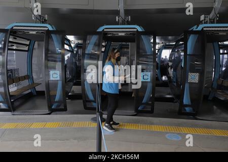 Einweihung der Linie 1 des Cablebus Transport Systems, die von Indios Verdes in das Gebiet von Cuautepec, der städtischen Grenze von Mexiko-Stadt, in der Gemeinde Gustavo A. Madero, führt. Es wird 377 Kabinen betreiben, um 10 Personen in einer durchschnittlichen Zeit von 33 Minuten zu transportieren. (Foto von Gerardo Vieyra/NurPhoto) Stockfoto