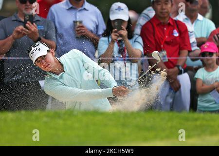 Elizabeth Szokol aus Chicago, Illinois, wirft sich während der dritten Runde des Marathon LPGA Classic Golfturniers im Highland Meadows Golf Club in Sylvania, Ohio, USA, am Samstag, 10. Juli 2021 aus der Sandfalle auf das Grün der 17.. (Foto von Amy Lemus/NurPhoto) Stockfoto