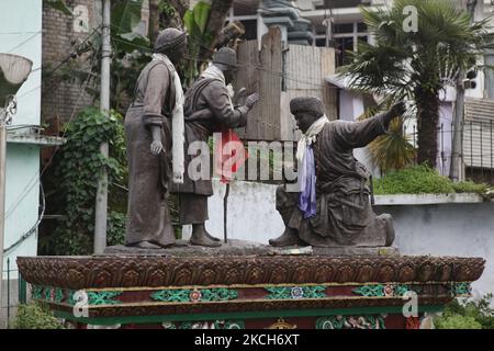 Die Statue der Einheit befindet sich an der Mahatma Gandhi Road in Gangtok, Sikkim, Indien, am 03. Juni 2010. Die Statue der Einheit ist der Geschichte der Vereidigung der Blutsbruderschaft zwischen dem Lepcha-Chef Thekong Tek gewidmet, die von seiner Gemahlin Nyokung NGAL und Khye (Ghed) Bumsa aus Kham Minyak im 13.. Jahrhundert n. Chr. in Kabi Longtsok in Nord-Sikkim begleitet wurde 20 KM von Gangtok entfernt. Der Prinz aus Kham Minyak hatte eine wunderbare Heldentat vorausgeformt, die Hauptsäule des Sakya-Klosters in Tibet allein zu erheben, was sonst mit nur 100.000 Männern möglich gewesen wäre Stockfoto