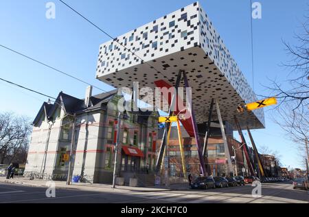 Das Sharp Centre for Design befindet sich im Zentrum von Toronto, Ontario, Kanada, am 22. Februar 2014. Das Sharp Centre for Design wurde 2004 dem Ontario College of Art and Design hinzugefügt und vom Architekten will Alsop entworfen. (Foto von Creative Touch Imaging Ltd./NurPhoto) Stockfoto