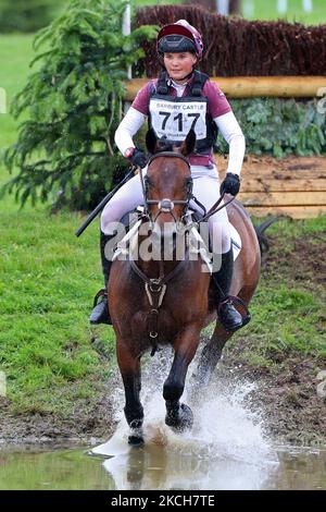 Olive Nicholls Riding the Devil trägt Prada auf ihrem Weg zum Gewinn des PT Sektion M Cross Country Events bei den Barbury Castle International Horse Trials, Marlborough, Wiltshire, Großbritannien, am Sonntag, 11.. Juli 2021. (Foto von Jon Bromley/MI News/NurPhoto) Stockfoto