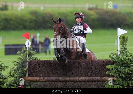 Olive Nicholls Riding the Devil trägt Prada auf ihrem Weg zum Gewinn des PT Sektion M Cross Country Events bei den Barbury Castle International Horse Trials, Marlborough, Wiltshire, Großbritannien, am Sonntag, 11.. Juli 2021. (Foto von Jon Bromley/MI News/NurPhoto) Stockfoto