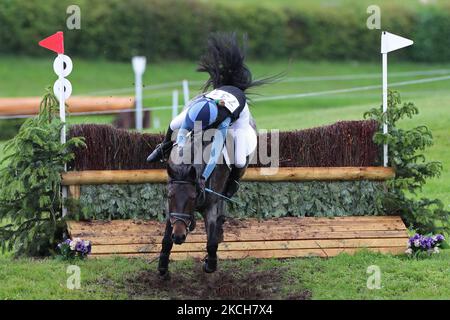 MARLBOROUGH, GROSSBRITANNIEN. JULI 10TH. Alexandra Horne reitet Burley Morse während der PT Sektion M Cross Country Veranstaltung im Barbury Castle International Horse Trials, Marlborough, Wiltshire, Großbritannien am Samstag, 10.. Juli 2021. (Foto von Jon Bromley/MI News/NurPhoto) Stockfoto