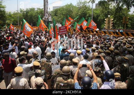 BJP-Aktivisten protestieren gegen die Landesregierung über die Zunahme der Kriminalitätsrate und der schlechten Rechtslage, bei Civil Lines in Jaipur, Rajasthan, Indien, Mittwoch, 14. Juli, 2021. (Foto von Vishal Bhatnagar/NurPhoto) Stockfoto