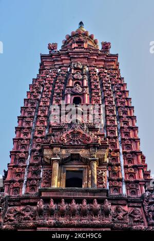 Mahabuddha Tempel in Patan, Nepal, am 07. Dezember 2011. Der Tempel ist Siddhartha Gautama, dem historischen Buddha, gewidmet. Jeder Ziegel des Tempels enthält eine Schnitzerei von Lord Buddha mit insgesamt 9999 Buddhas. Es wurde von dem Priester Abhaya Raj von Patan gebaut. Der Tempel wird oft als "Tempel der tausend Buddhas" bezeichnet und wurde im Jahr 1585 erbaut. (Foto von Creative Touch Imaging Ltd./NurPhoto) Stockfoto