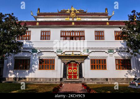 Fassade des Ka-Nying Shedrub Ling Klosters in Kathmandu, Nepal, 09. Dezember 2011. Unter der angesehenen Familienlinie der hohen Lamas hat sich das einzigartige Mandala zu einem Zufluchtsort für buddhistische Geistliche entwickelt, die spirituelle Einsichten teilen möchten, und zu einer Oase für Wanderer, die im hohen Himalaya nach dem Herzen der Weisheit suchen. (Foto von Creative Touch Imaging Ltd./NurPhoto) Stockfoto