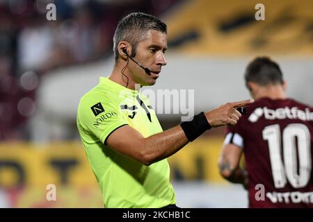 Der Schiedsrichter Radu Petrescu beim CFR Cluj gegen FC U Craiova 1948, rumänische Liga 1, Dr. Constantin Radulescu Stadion, Cluj-Napoca, Rumänien, 16. Juli 2021 (Foto: Flaviu Buboi/NurPhoto) Stockfoto