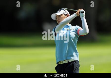 Na Yeon Choi aus Südkorea folgt ihrem Fairway-Schuss auf das dritte Loch während der Finalrunde des Dow Great Lakes Bay Invitational am Midland Country Club in Midland, Michigan, am Samstag, den 17. Juli 2021. (Foto von Jorge Lemus/NurPhoto) Stockfoto