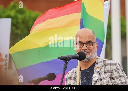 In Danzig sind die LGBT-Bewegung und Jacek Jesionek, der Vorsitzende des Vereins Tolerado, mit der LGBTQ-Bewegung, zu sehen. Polen am 17. Juli 2021 Tour die Verfassung ist ein Ereignis, das die polnische Verfassung fördert und die Wiederherstellung der Rechtsstaatlichkeit in einem parlament fordert, das von der autoritären Regierung für Recht und Gerechtigkeit (PiS) regiert wird (Foto: Michal Fludra/NurPhoto) Stockfoto