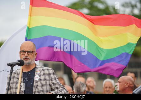 In Danzig sind die LGBT-Bewegung und Jacek Jesionek, der Vorsitzende des Vereins Tolerado, mit der LGBTQ-Bewegung, zu sehen. Polen am 17. Juli 2021 Tour die Verfassung ist ein Ereignis, das die polnische Verfassung fördert und die Wiederherstellung der Rechtsstaatlichkeit in einem parlament fordert, das von der autoritären Regierung für Recht und Gerechtigkeit (PiS) regiert wird (Foto: Michal Fludra/NurPhoto) Stockfoto