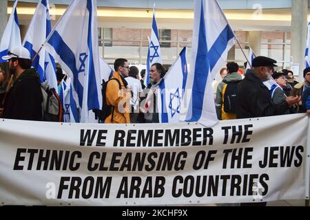 Mitglieder der Jewish Defence League und lokale Rabbiner veranstalten am 04. März 2009 an einer kanadischen Universität in Toronto, Ontario, Kanada, eine Protestdemonstration gegen palästinensische Studenten, die die israelische Apartheid-Woche fördern. (Foto von Creative Touch Imaging Ltd./NurPhoto) Stockfoto