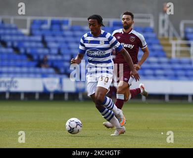 Reading's Femi AZEEZ während der Freundschaftspflegezeit zwischen Reading und West Ham United im Select Car Leasing Stadium, Reading, Großbritannien am 21.. Juli 2021 (Foto by Action Foto Sport/NurPhoto) Stockfoto