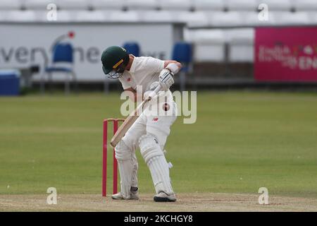 Jake Libby aus Worcestershire Gerät während des Tour Match-Spiels zwischen County Select XI und Indien am 21.. Juli 2021 in Emirates Riverside, Chester le Street, England, in ein Gewirr, während er für die Counties Select XI mitgeht. (Foto von Mark Fletcher/MI News/NurPhoto) Stockfoto