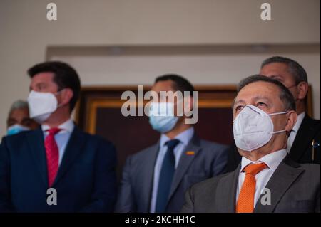 Senator Ernesto Macias während einer Pressekonferenz waren Verteidigungsminister Diego Molano und Innenminister Daniel Palacios zusammen mit den rechten Senatoren Maria Fernanda Cabal und Ernesto Macias am 21. Juli 2021 auf dem kolumbianischen Kongress in Bogota, Kolumbien. (Foto von Sebastian Barros/NurPhoto) Stockfoto