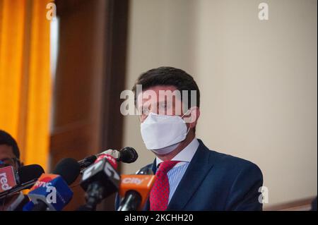 Verteidigungsminister Diego Molano spricht mit der Presse während einer Pressekonferenz waren Verteidigungsminister Diego Molano und Innenminister Daniel Palacios zusammen mit den rechten Senatoren Maria Fernanda Cabal und Ernesto Macias am 21. Juli 2021 auf dem kolumbianischen Kongress in Bogota, Kolumbien. (Foto von Sebastian Barros/NurPhoto) Stockfoto