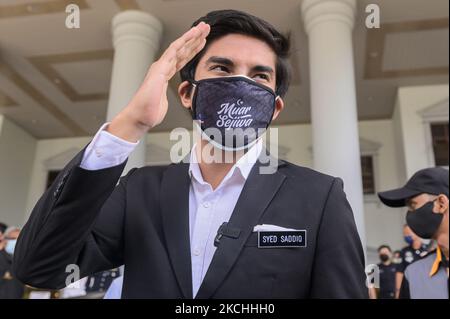 Der ehemalige malaysische Jugend- und Sportminister Syed Saddiq Abdul Rahman im Gerichtsgebäude in Kuala Lumpur wurde nach seiner Amtszeit beim ehemaligen Parti Pribumi Bersatu am 22. Juli 2021 wegen Korruptionsskandals im Zusammenhang mit dem politischen Fonds angeklagt. (Foto von Zahim Mohd/NurPhoto) Stockfoto