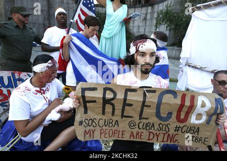 Die kubanischen New Yorker demonstrieren vor den Vereinten Nationen am 23. Juli 2021 in New York City, USA, zur Unterstützung derer, die für die Befreiung ihres Landes kämpfen. Die Demonstrationen werden immer gewalttätiger, da Kuba unter einer repressiven Regierung unter Mangel an Nahrungsmitteln und Medikamenten zu leiden hat. (Foto von John Lamparski/NurPhoto) Stockfoto