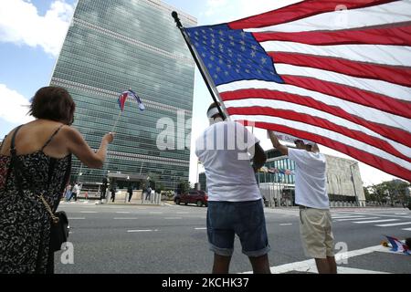 Die kubanischen New Yorker demonstrieren vor den Vereinten Nationen am 23. Juli 2021 in New York City, USA, zur Unterstützung derer, die für die Befreiung ihres Landes kämpfen. Die Demonstrationen werden immer gewalttätiger, da Kuba unter einer repressiven Regierung unter Mangel an Nahrungsmitteln und Medikamenten zu leiden hat. (Foto von John Lamparski/NurPhoto) Stockfoto