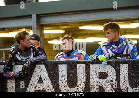 (l-r) Vinnie Foord , Danno Verge und Nathan Abritt während des Spiels der National Development League zwischen Belle Vue Colts und Eastbourne Seagulls am 23.. Juli 2021 im National Speedway Stadium, Manchester, England. (Foto von Ian Charles/MI News/NurPhoto) Stockfoto