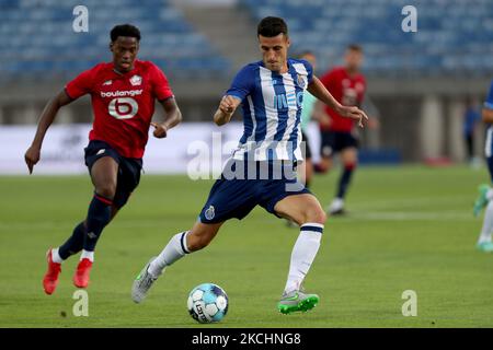 Ivan Marcano vom FC Porto in Aktion beim Vorsaison-Freundschaftsspiel zwischen dem FC Porto und dem Lille OSC am 25. Juli 2021 im Algarve-Stadion in Loule, Portugal. (Foto von Pedro Fiúza/NurPhoto) Stockfoto